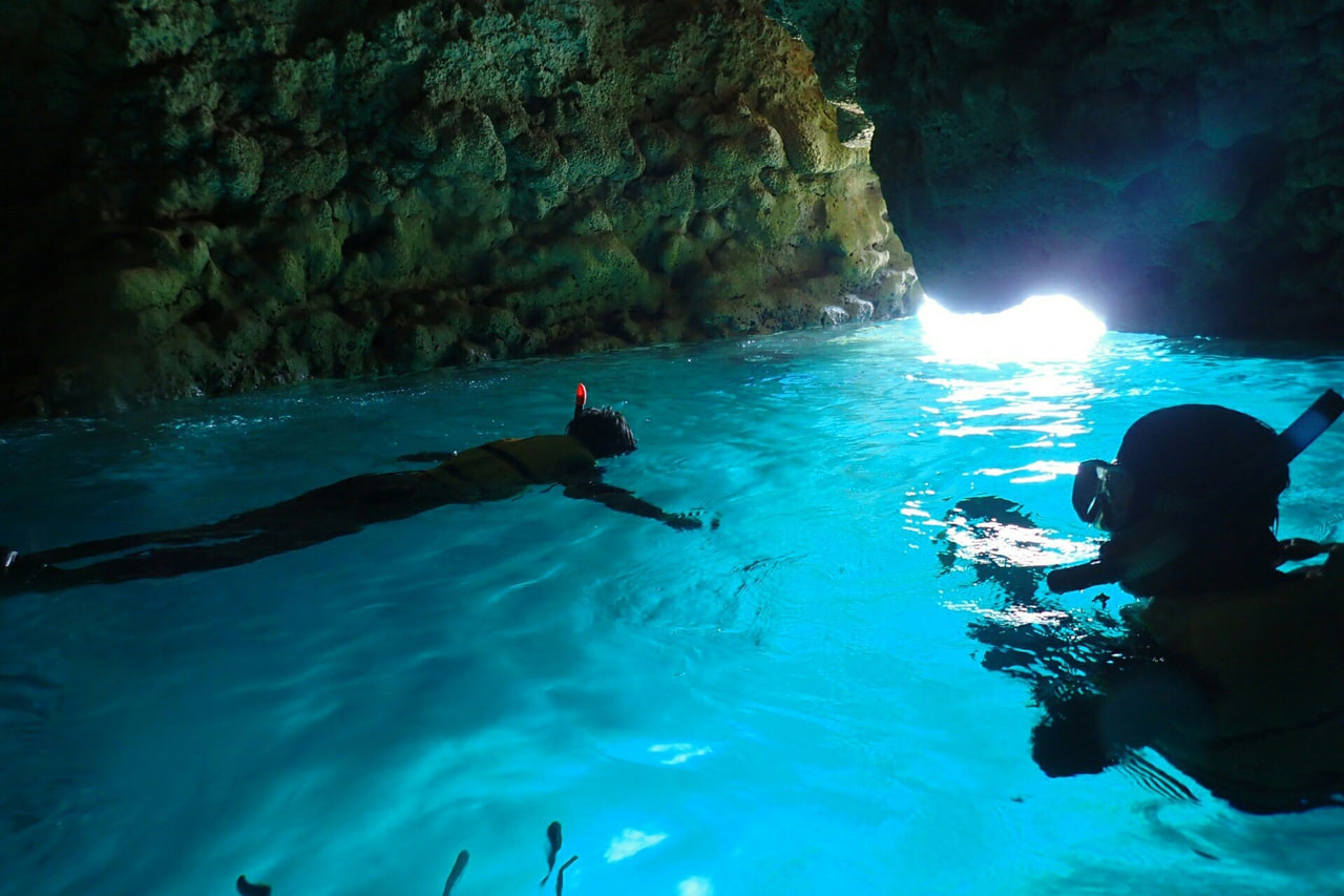 サイドスリー　社員旅行　沖縄　青の洞窟